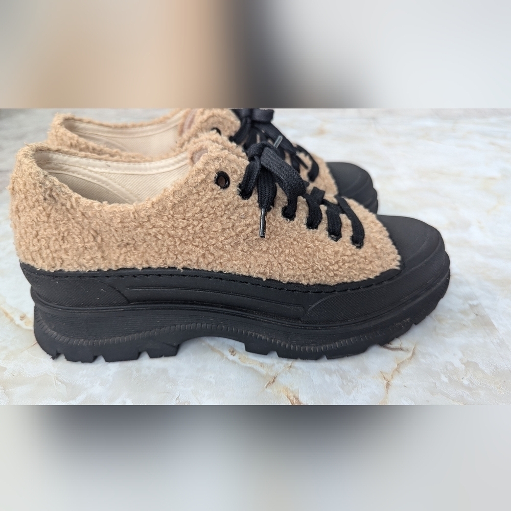 Intentionally Blank OG Low Tops Sneaker Made In Spain Size 39 Woman's